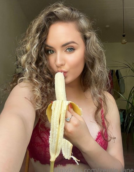 小柄な足オンリーファンズ ホットセクシー 画像