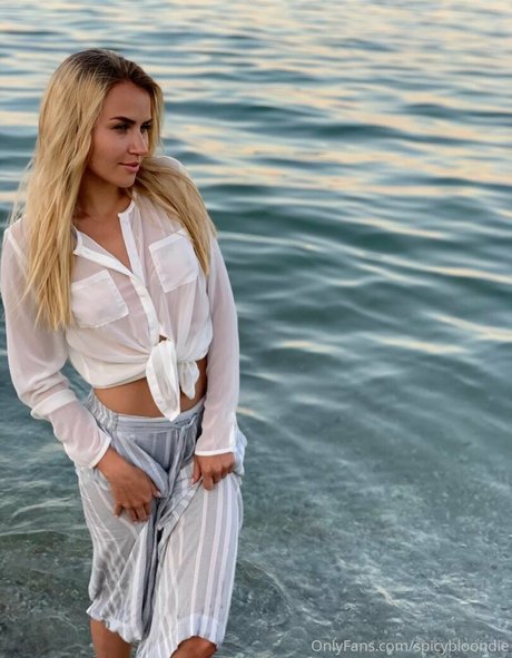 spicybloondie 独占モデル 写真