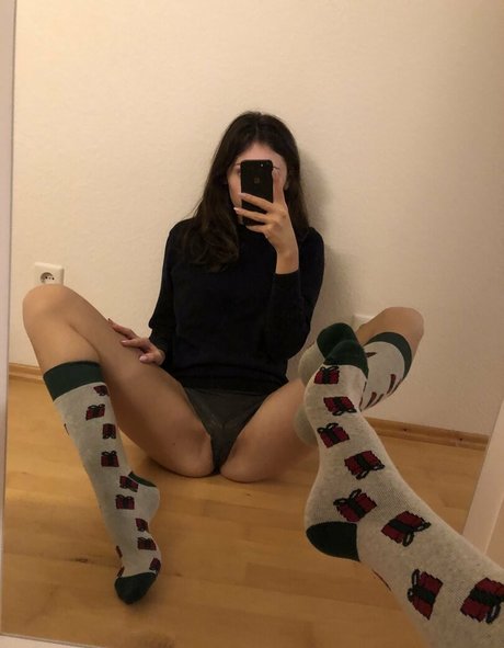 sarahs socks 裸の女優 画像