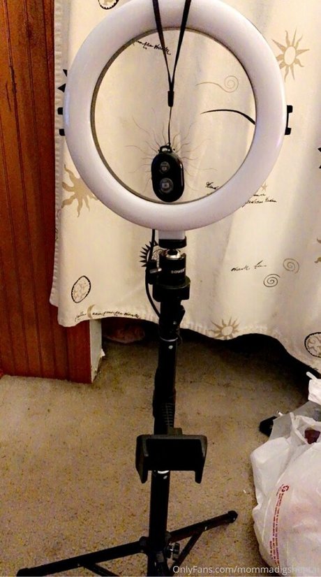 mommadigshentai ホットなモデル 写真