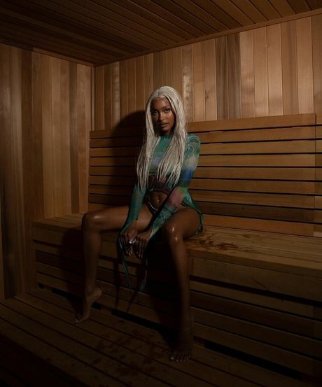 Ange Jose 裸モデル ギャラリー