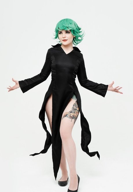 曲線美の黒檀オンリーファンズ エロチック 写真