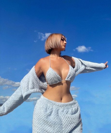 お尻を広げるオンリーファンズ ホットxxx 写真