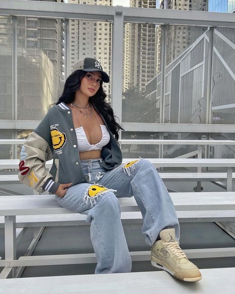 Nika Higashionna ホットなスター 画像