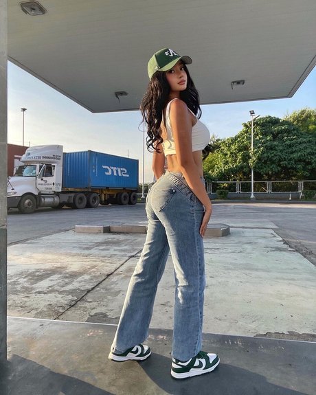 ティーンランジェリーオンリーファンズ パーフェクト 画像