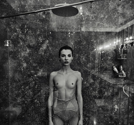 老母オンリーファン 裸 画像