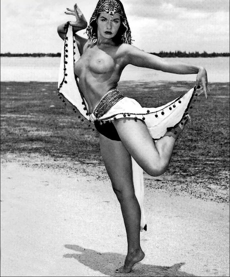 熟女の手コキオンリーファンズ ホット裸 画像