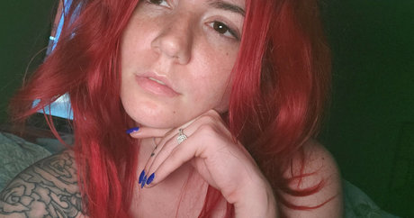 Sara Mills ホットスター 画像