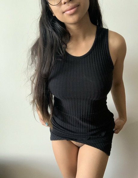 ubedientgirl セクシーなポルノスター 写真