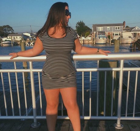 Ellie K ホットスター 写真