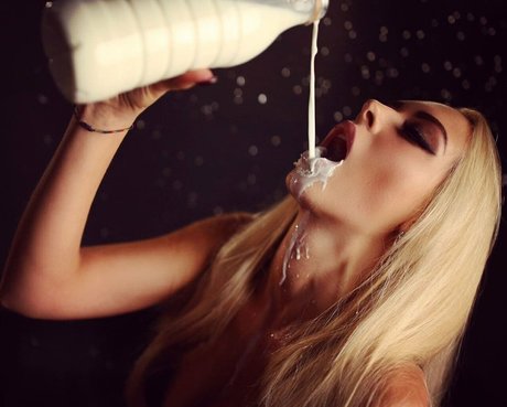 キッチンセックスオンリーファンズ ポルノ 画像