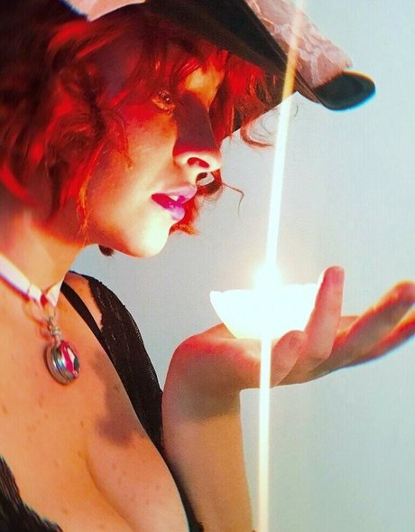 Senedy ポルノ女優 写真