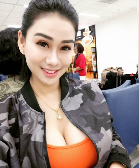 イギリスのおばあちゃんオンリーファンズ ポルノ 画像