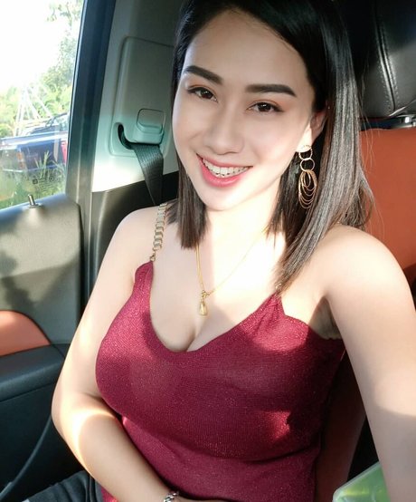 小柄なラテン系オンリーファンズ 美しいヌード 画像