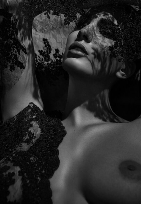 濃厚なヌードオンリーファンズ セクシー裸 アーカイブ