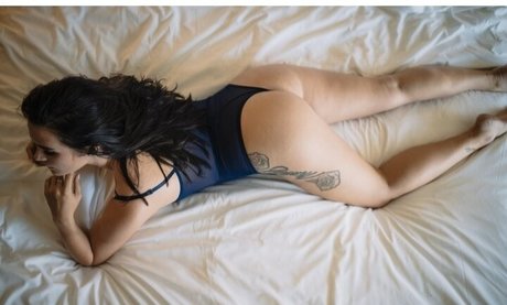 Sara Haro エロティックなポルノスター 画像