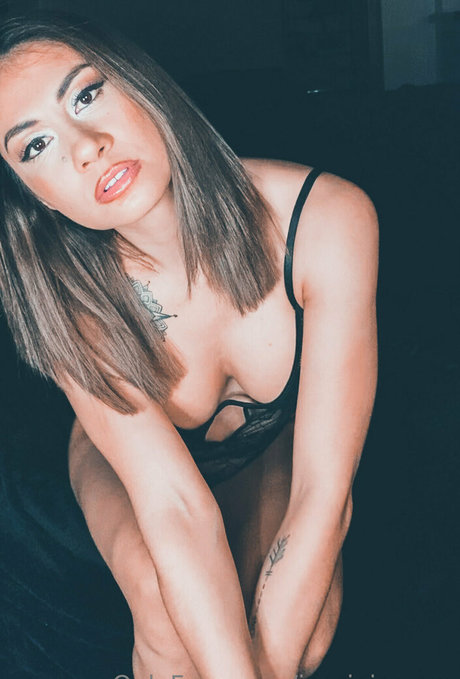 ティーンフィンガリングオンリーファンズ 無料 ギャラリー