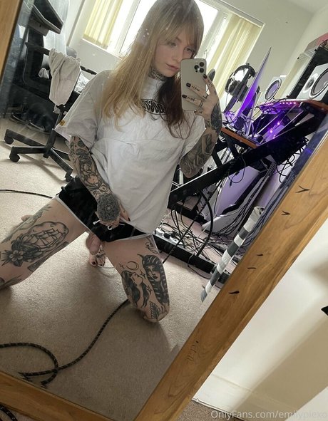 emilypiexo 素敵なモデル 写真