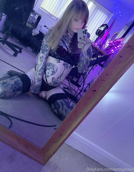 emilypiexo 独占女優 写真