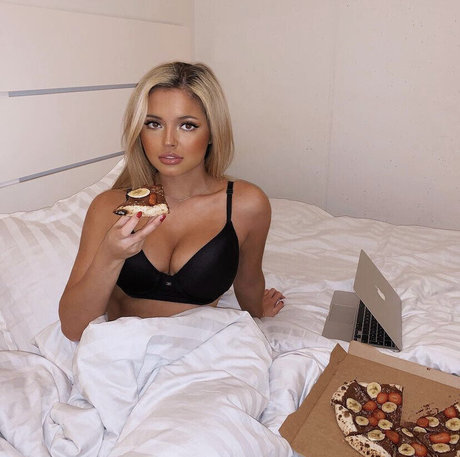 Alma Persson ポルノスター 写真