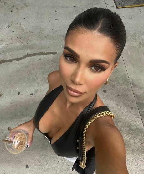 Isabel Raad 完璧な女優 ギャラリー