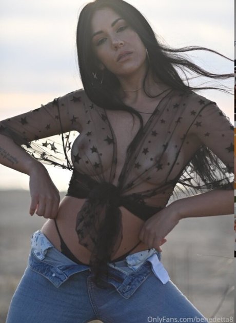 Benedetta アダルトモデル ギャラリー