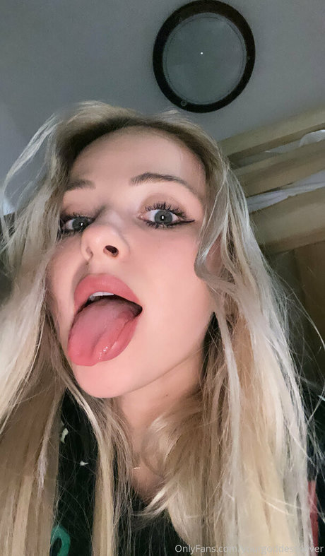 小さいチンポのシーメールオンリーファンズ ポルノ ギャラリー