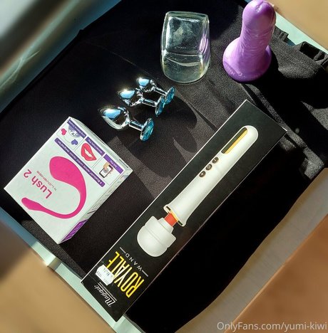 Yumi Kiwi ポルノモデル 画像