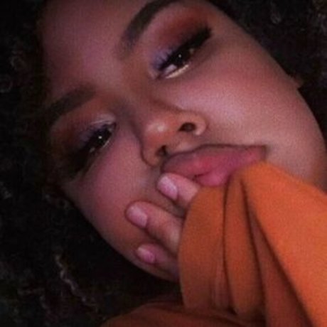 レズビアン乱交オンリーファンズ ホットセックス 画像