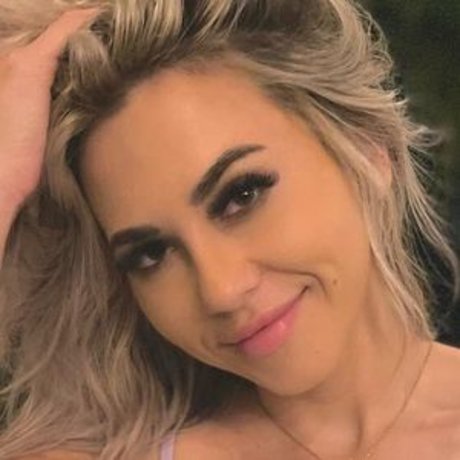 EliteMilk ヌードのポルノスター ギャラリー