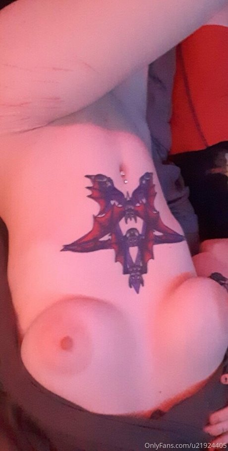 ティックトックスター オンリーファンズ セックス 写真