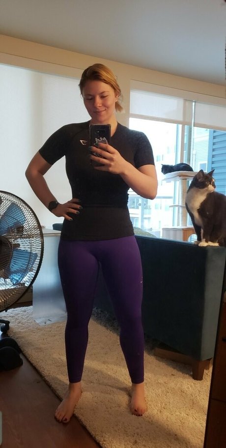 フィットネスプッシーオンリーファンズ 無料裸 写真