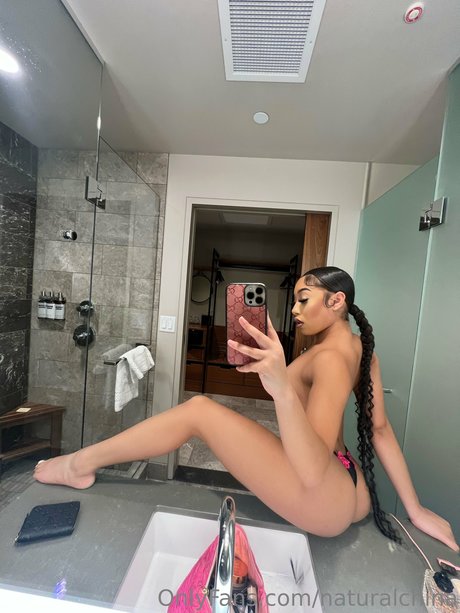 Bubble Booty 独占女優 写真