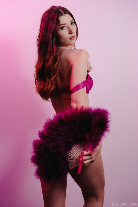 EvaDeVil アダルト女優 写真