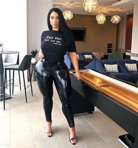 Gemstar ヌードのポルノスター ギャラリー