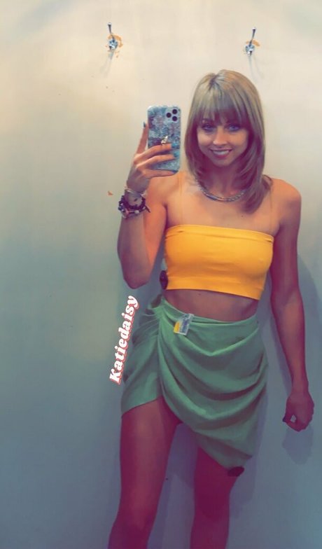 Katiedaisy ホットスター 写真