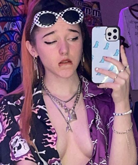 アマチュアディープスロートオンリーファンズ 美しい裸 画像