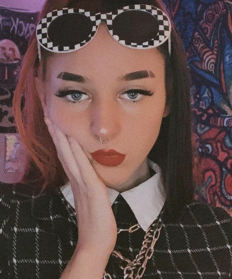 熟女の足オンリーファンズ セクシーヌード 画像