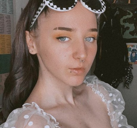 戦利品オンリーファンズ アート裸 写真