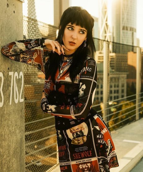 カーリーエボニーオンリーファンズ 無料ヌード アーカイブ