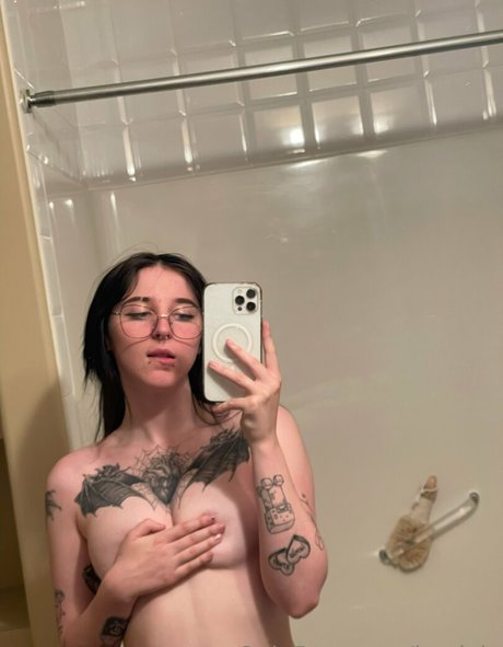 巨乳で痩せているオンリーファンズ えろ 画像