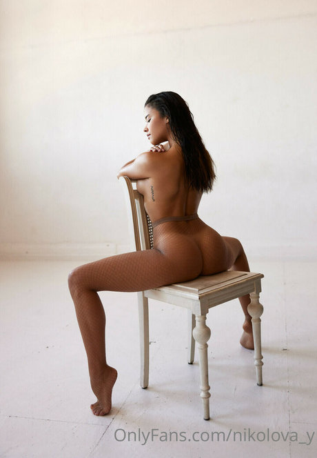 セクシーなラテン系オンリーファンズ 美しい裸 画像