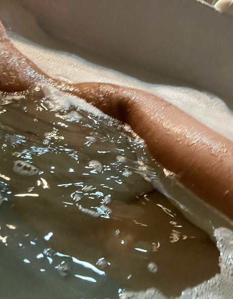 美しいベイビーオンリーファンズ アート裸 画像