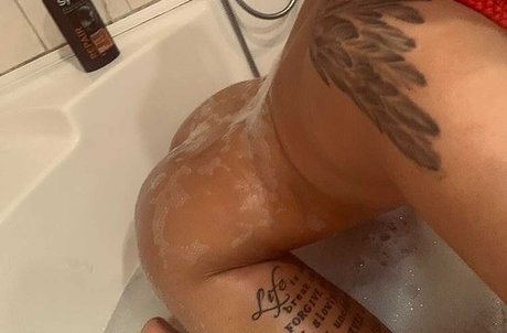 ストリップショー オンリーファンズ 可愛い 写真