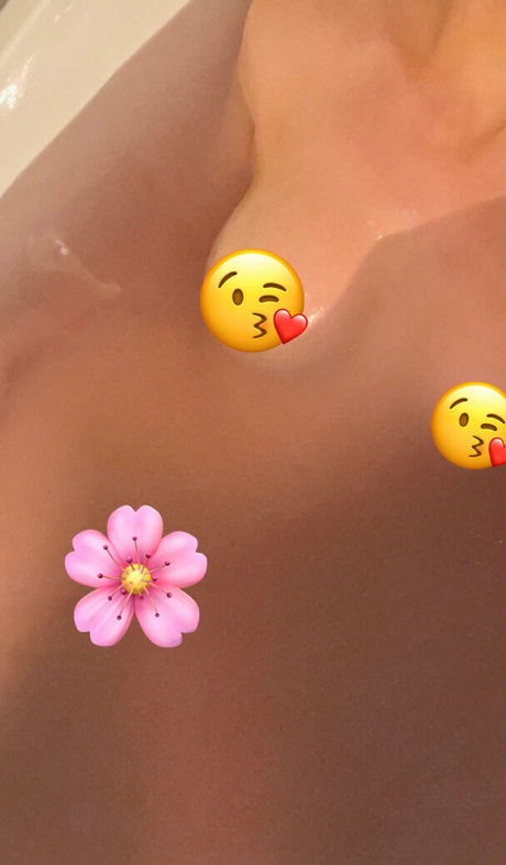 ヌード妻オンリーファンズ ベスト 写真