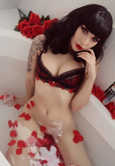 ランジェリーヌードオンリーファンズ ホットポルノ 写真