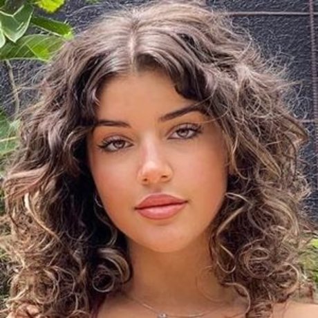 ティーンランジェリーオンリーファンズ 無料裸 写真