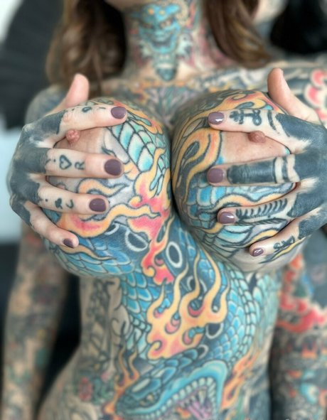 Tigerlilly ポルノモデル 写真