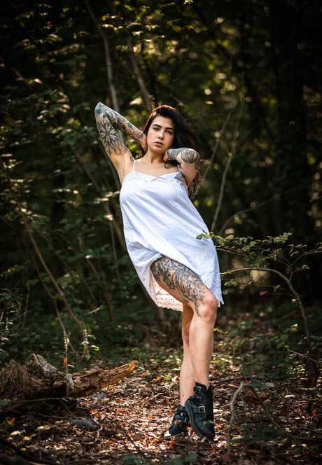 ビキニプリンセスオンリーファンズ セクシーヌード 画像