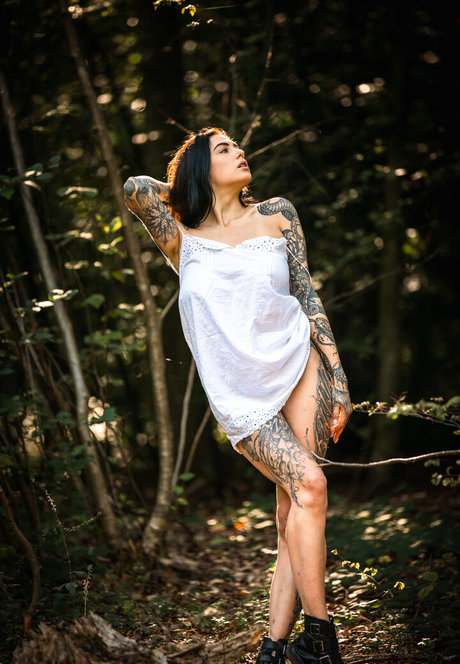 ワックスオンリーファン 無料ヌード 画像